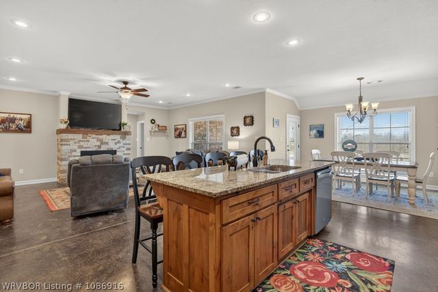 1620 N River Road, Lavaca, AR 72941