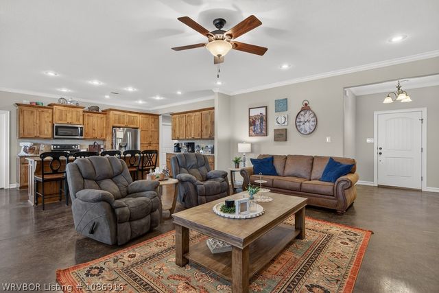 1620 N River Road, Lavaca, AR 72941