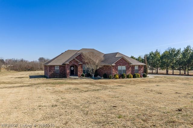 1620 N River Road, Lavaca, AR 72941