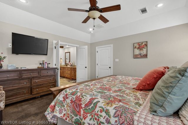 1620 N River Road, Lavaca, AR 72941