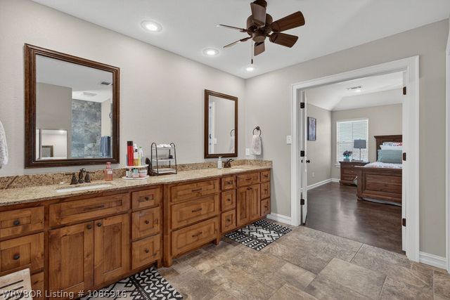 1620 N River Road, Lavaca, AR 72941