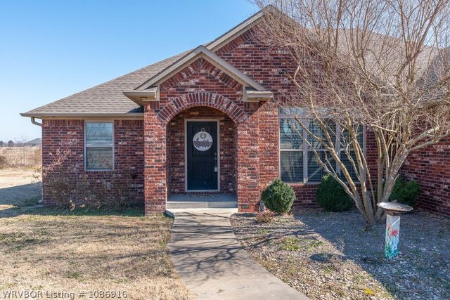 1620 N River Road, Lavaca, AR 72941