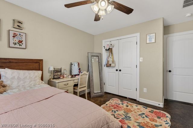 1620 N River Road, Lavaca, AR 72941