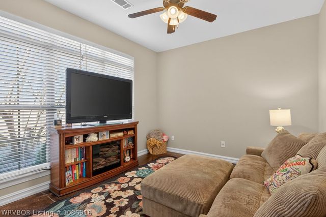 1620 N River Road, Lavaca, AR 72941