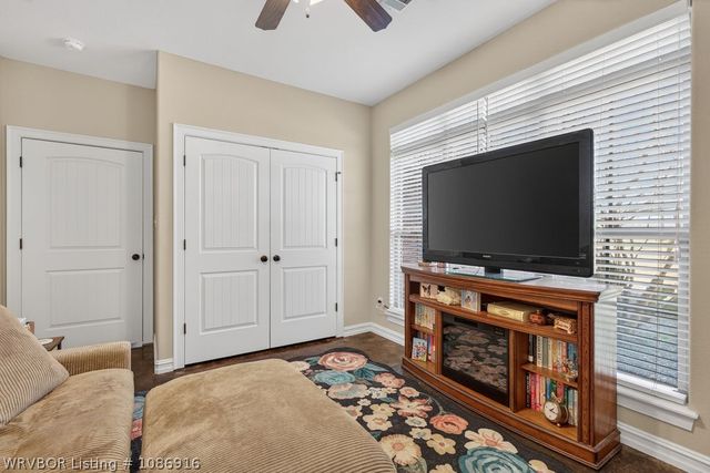 1620 N River Road, Lavaca, AR 72941