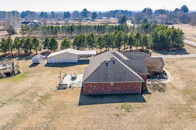 1620 N River Road, Lavaca, AR 72941
