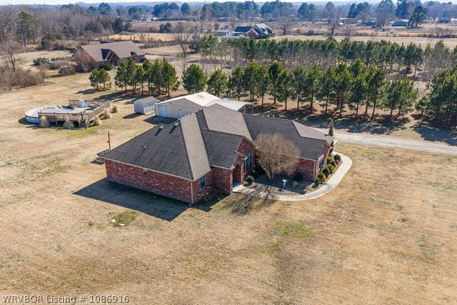 1620 N River Road, Lavaca, AR 72941