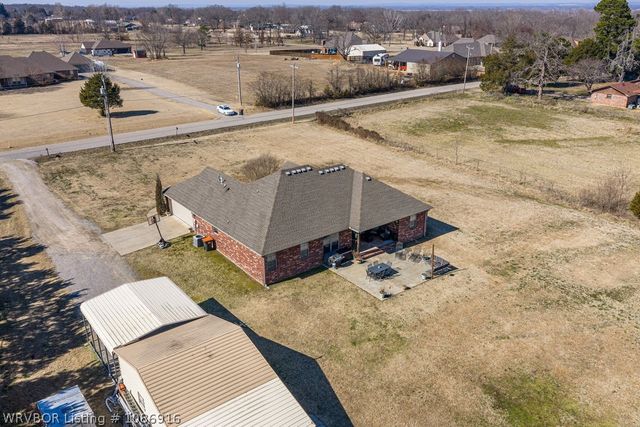 1620 N River Road, Lavaca, AR 72941