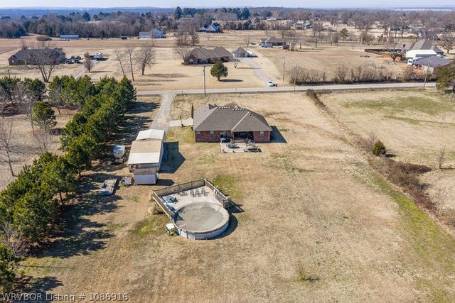 1620 N River Road, Lavaca, AR 72941