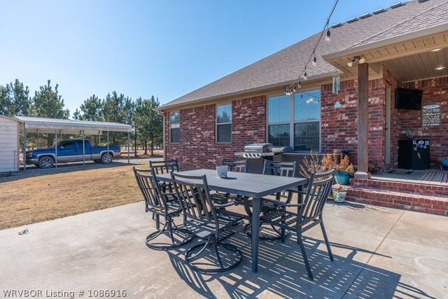 1620 N River Road, Lavaca, AR 72941