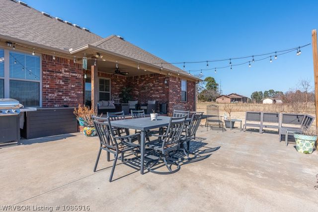 1620 N River Road, Lavaca, AR 72941