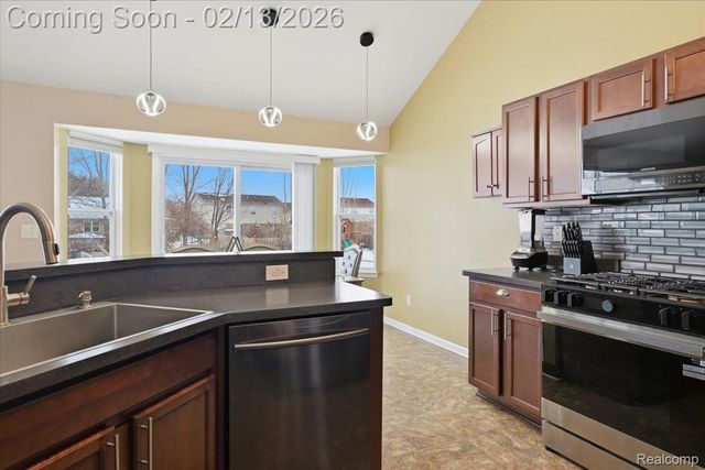 17482 Sunny Crest Drive, Brownstown Charter Township, MI 48174