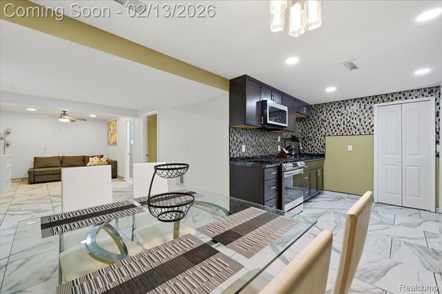 17482 Sunny Crest Drive, Brownstown Charter Township, MI 48174