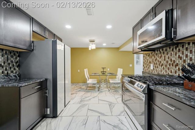 17482 Sunny Crest Drive, Brownstown Charter Township, MI 48174