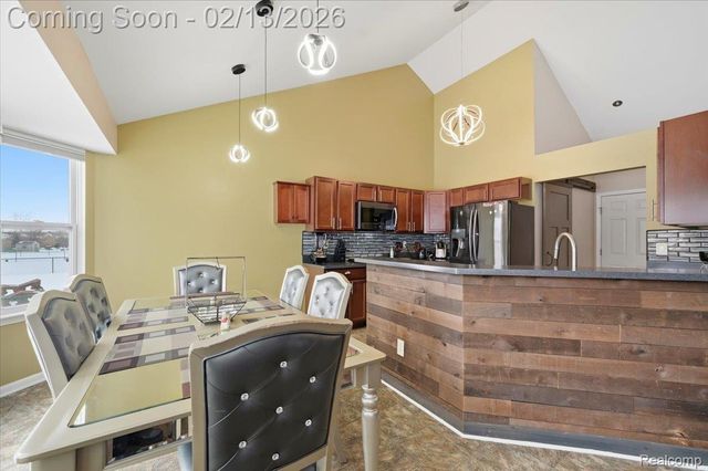 17482 Sunny Crest Drive, Brownstown Charter Township, MI 48174