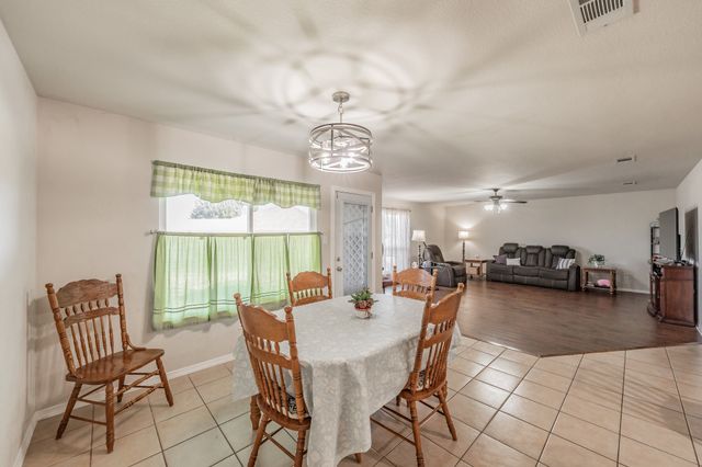 400 Piccadilly Circle, Burleson, TX 76028