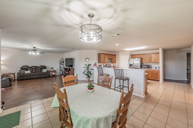 400 Piccadilly Circle, Burleson, TX 76028