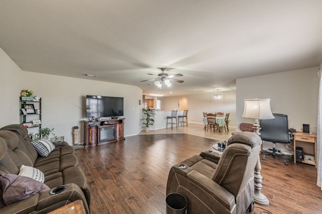 400 Piccadilly Circle, Burleson, TX 76028