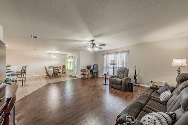 400 Piccadilly Circle, Burleson, TX 76028