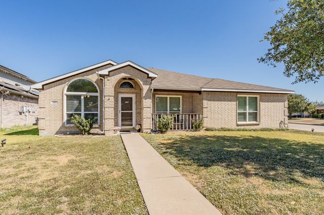 400 Piccadilly Circle, Burleson, TX 76028