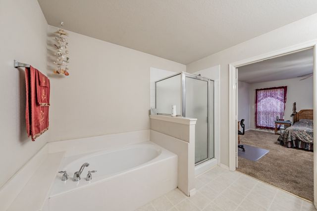 400 Piccadilly Circle, Burleson, TX 76028