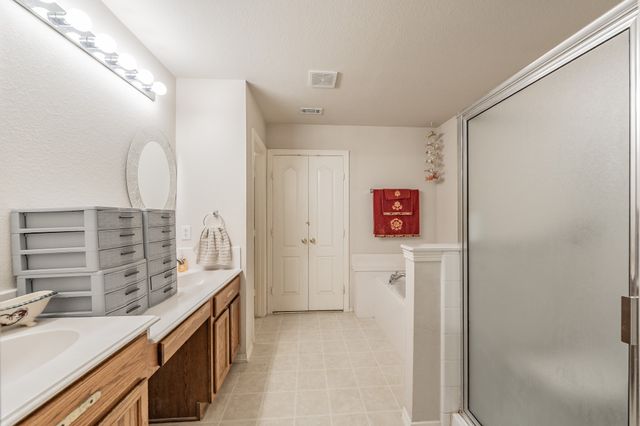 400 Piccadilly Circle, Burleson, TX 76028
