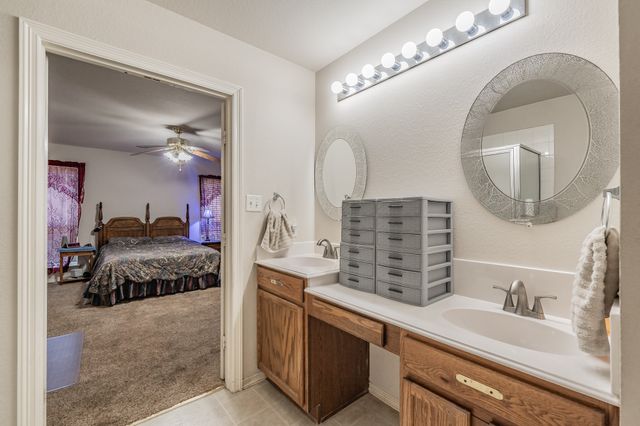 400 Piccadilly Circle, Burleson, TX 76028