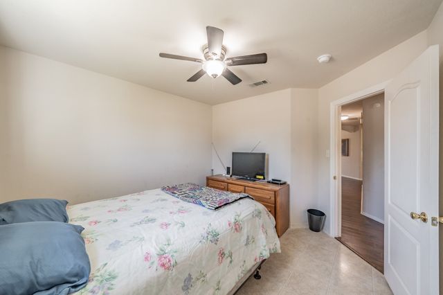 400 Piccadilly Circle, Burleson, TX 76028