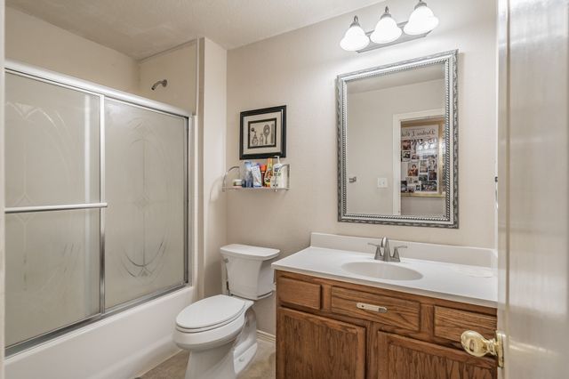 400 Piccadilly Circle, Burleson, TX 76028