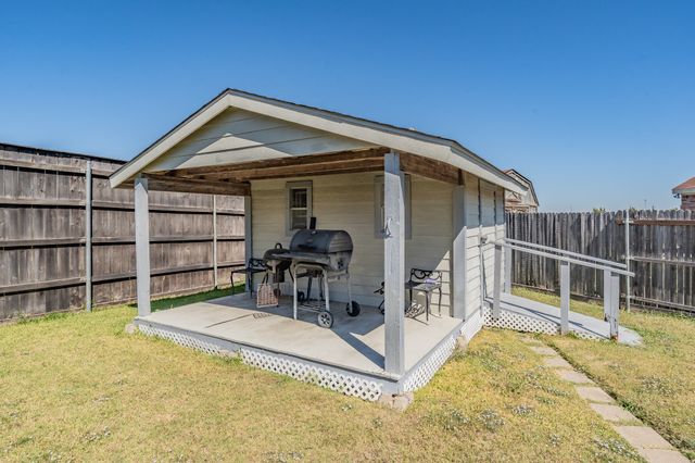 400 Piccadilly Circle, Burleson, TX 76028