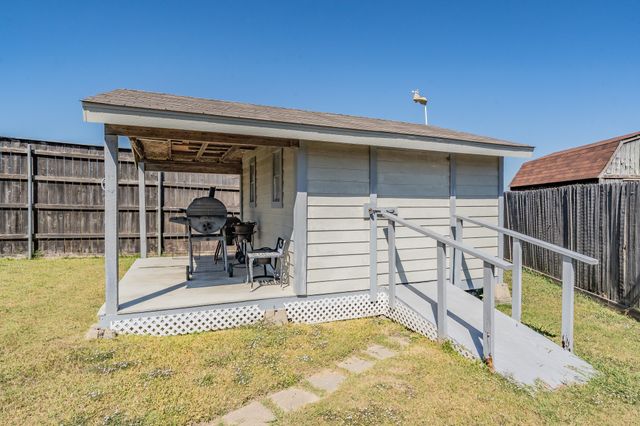 400 Piccadilly Circle, Burleson, TX 76028