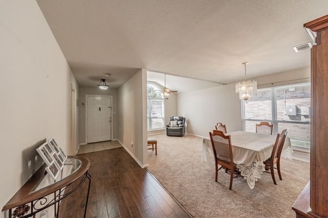 400 Piccadilly Circle, Burleson, TX 76028