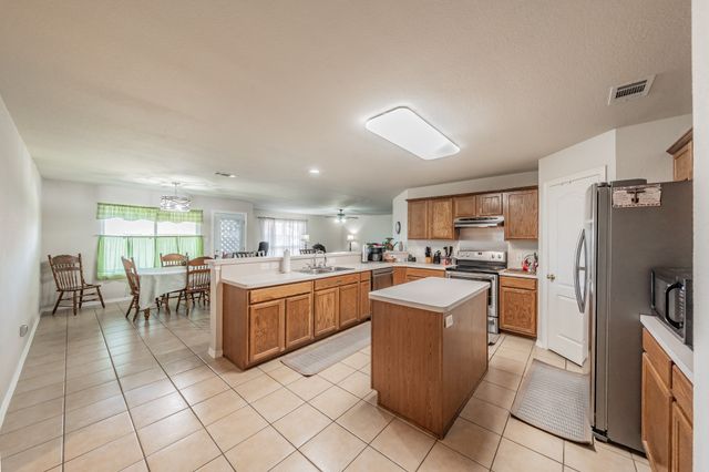 400 Piccadilly Circle, Burleson, TX 76028
