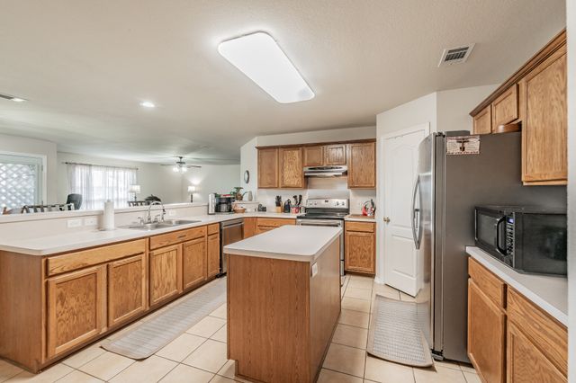 400 Piccadilly Circle, Burleson, TX 76028