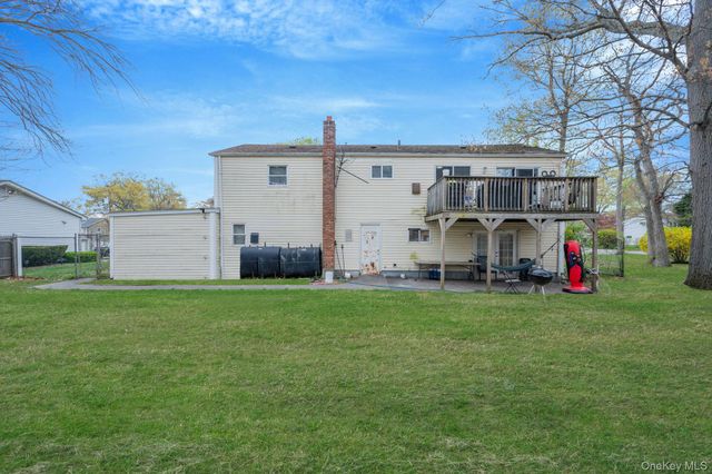 72 Rockland Avenue, West Babylon, NY 11704