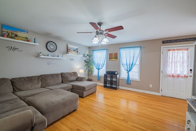 61 Brookfield Cir, Winchester, TN 37398