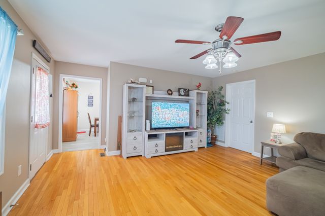 61 Brookfield Cir, Winchester, TN 37398