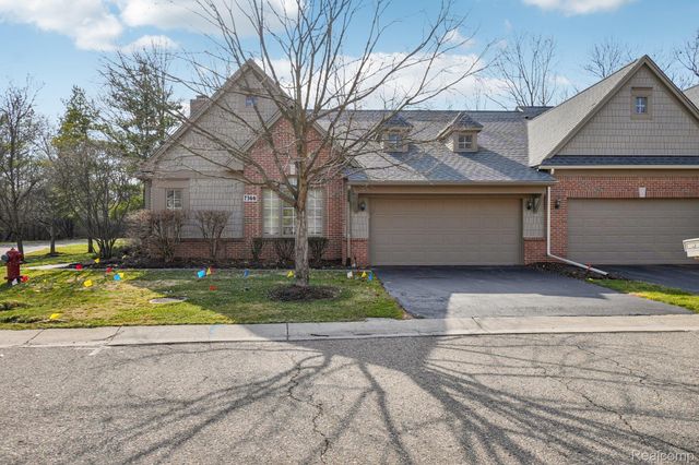 7366 Crackling Creek Circle 1, West Bloomfield Charter Township, MI 48322