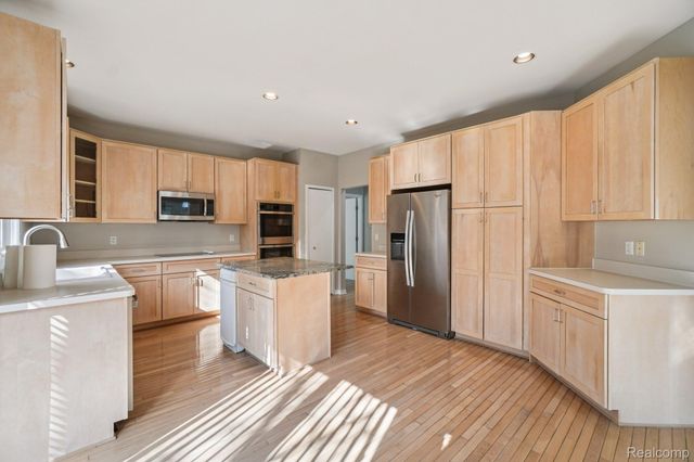 7366 Crackling Creek Circle 1, West Bloomfield Charter Township, MI 48322