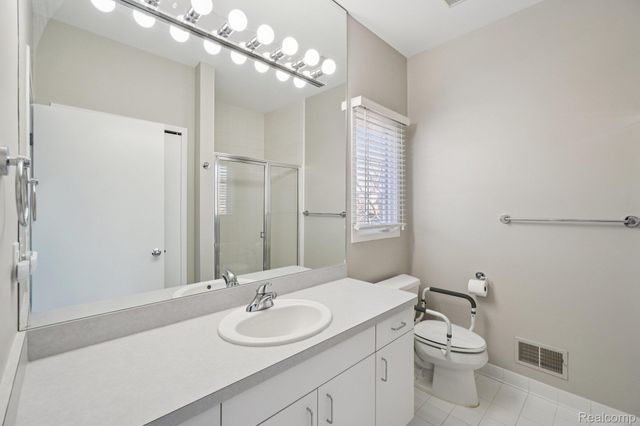 7366 Crackling Creek Circle 1, West Bloomfield Charter Township, MI 48322