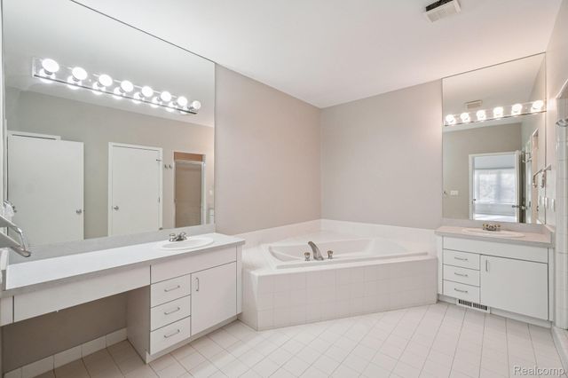 7366 Crackling Creek Circle 1, West Bloomfield Charter Township, MI 48322