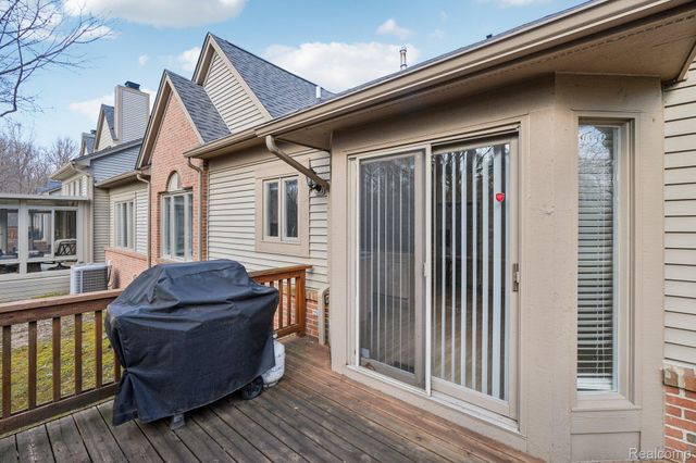 7366 Crackling Creek Circle 1, West Bloomfield Charter Township, MI 48322