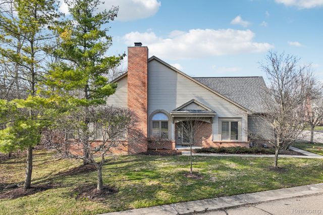 7366 Crackling Creek Circle 1, West Bloomfield Charter Township, MI 48322