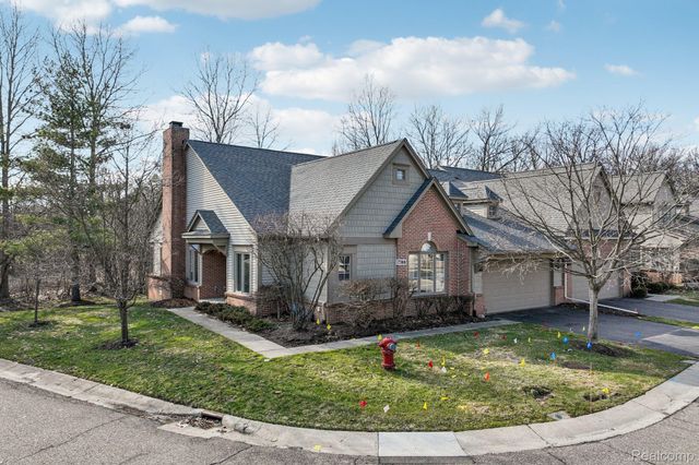 7366 Crackling Creek Circle 1, West Bloomfield Charter Township, MI 48322