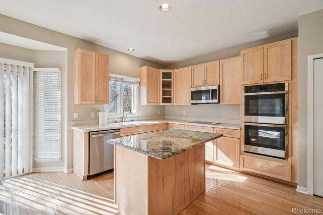 7366 Crackling Creek Circle 1, West Bloomfield Charter Township, MI 48322