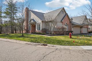 7366 Crackling Creek Circle 1, West Bloomfield Charter Township, MI 48322