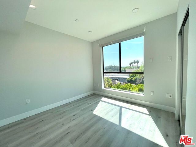 14612 Calvert Street 401, Van Nuys, CA 91411