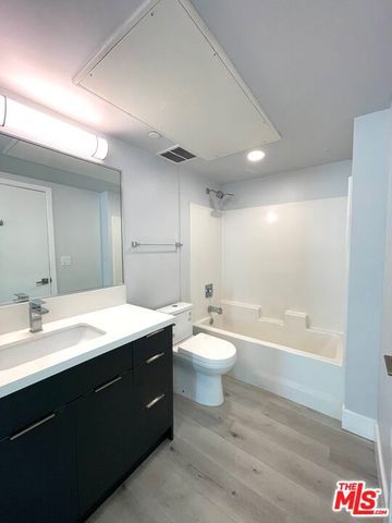 14612 Calvert Street 401, Van Nuys, CA 91411