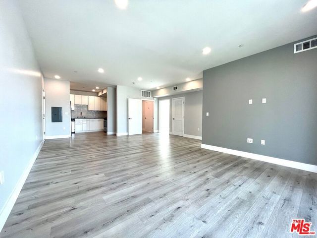 14612 Calvert Street 401, Van Nuys, CA 91411