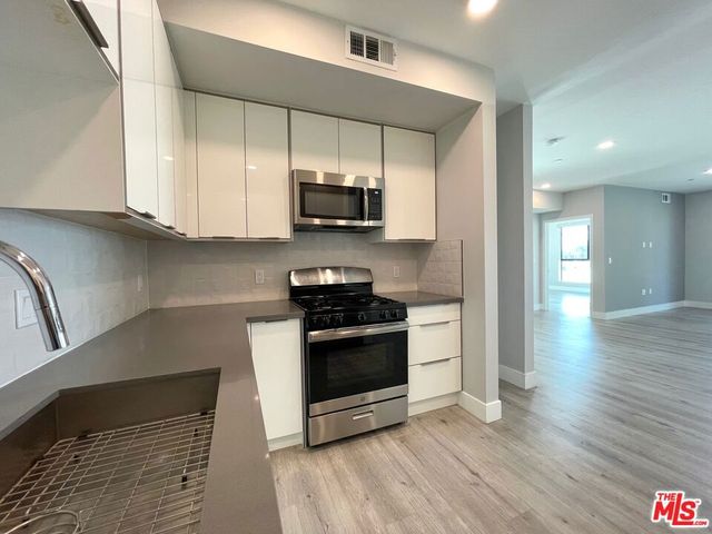 14612 Calvert Street 401, Van Nuys, CA 91411